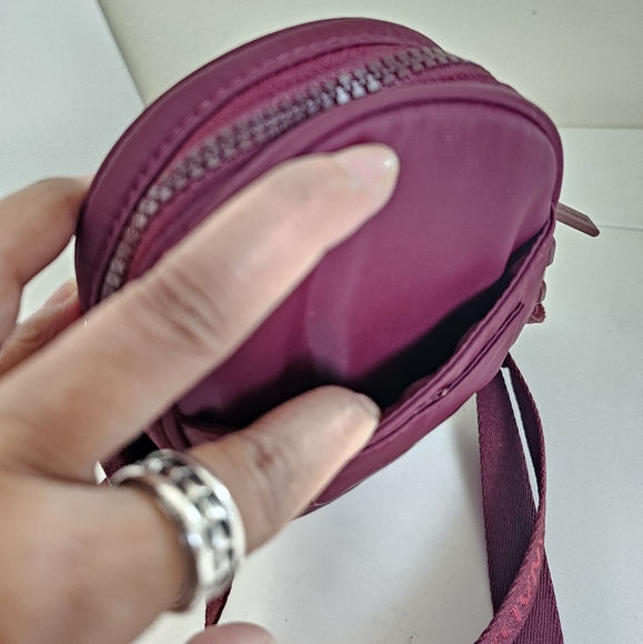 Lululemon Team Canada 22 Future Legacy Crossbody Bag - Picture 5 of 8